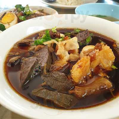 ขาหมู กะเตี๋ยว