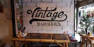 วินเทจ เบอเกอร์ เฟรนส์ แอนด์ บูซ