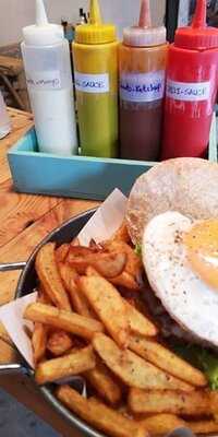 วินเทจ เบอเกอร์ เฟรนส์ แอนด์ บูซ