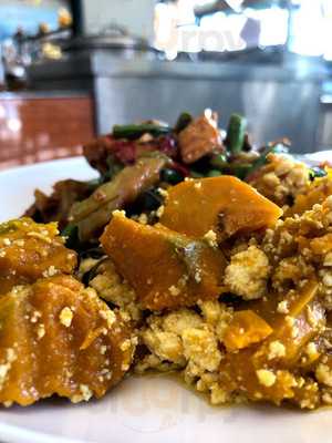 อาหารเจมูลนิธิรัศมีธรรม