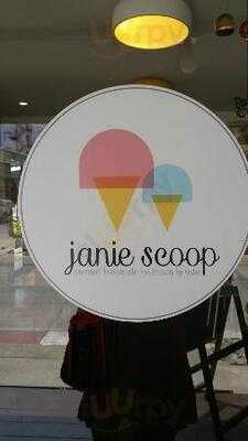Janie Scoop