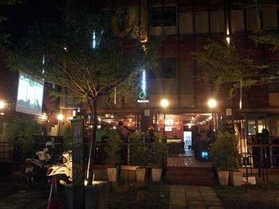 เบสิคคลับ ไวน์บาร์ & บิสโตร