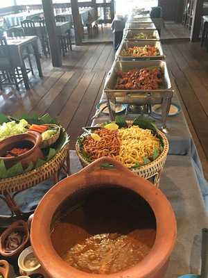 เรือนลดา