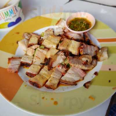 ข้าวหมูแดงหมูกรอบ หงษ์หยก