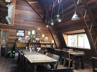 เดอะบาร์น สเต็ก เฮาส์