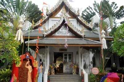 ห้องอาหารเรือนไทยพลับพลา