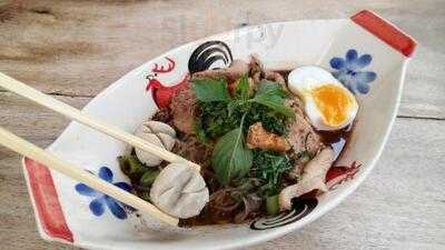 เตี๋ยวเรือต่อชาม เจ็ดยอด