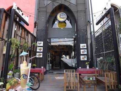 De Ja Moon Cafe - De Ja Moon Hostel