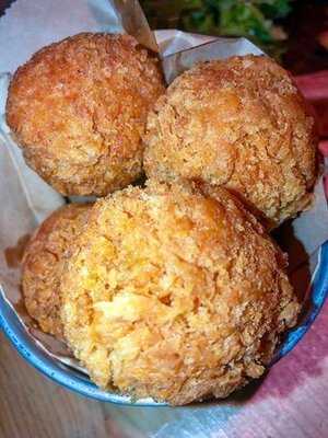 Gusto Bar And Restaurant