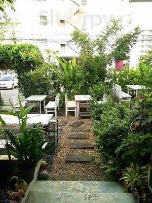 ร้านคุณนายตื่นสาย