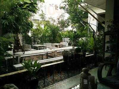 ร้านคุณนายตื่นสาย