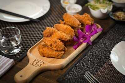 มาจีบ บาร์ แอนด์ บิสโทร