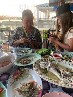 ร้านอาหาร ริมเขื่อน