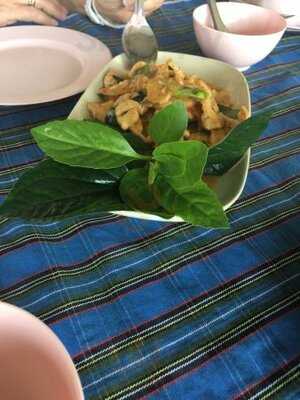 ฟ้าคราม น้ำใส _ครัวครูหอม