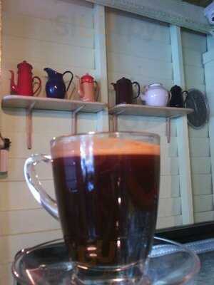 สวีท แอนด์ ทรีทส์