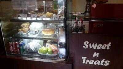 สวีท แอนด์ ทรีทส์