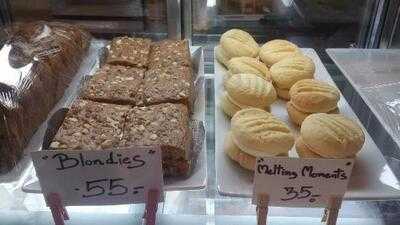 สวีท แอนด์ ทรีทส์