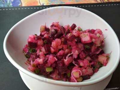 ชนิสรา เรสเตอรองท์ - ไทย์ แอนด์ รัสเซียน ฟู๊ด