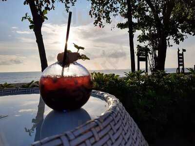 Sundowners Bar & Lounge