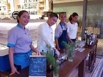 Sundowners Bar & Lounge