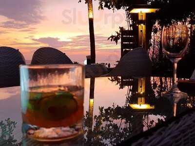 Sundowners Bar & Lounge