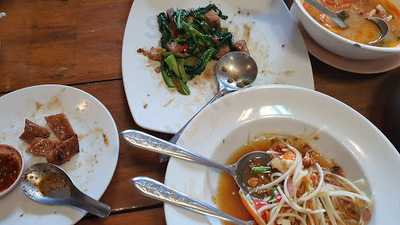 สวนอาหาร ต้นม่วง 