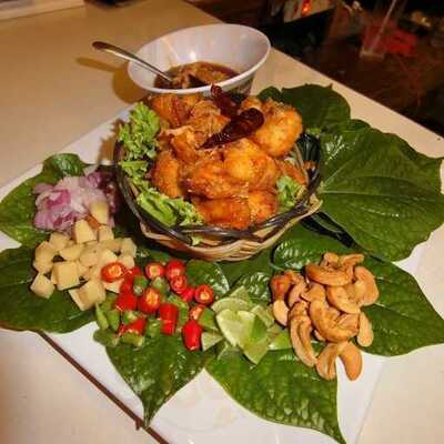 ร้านอาหารอีสานเรือนเพชร