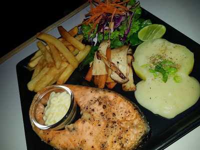 ร้านอาหารอีสานเรือนเพชร