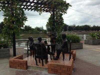 ร้านอาหาร แม่กลองริเวอร์ไซด์