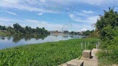 ร้านอาหาร แม่กลองริเวอร์ไซด์