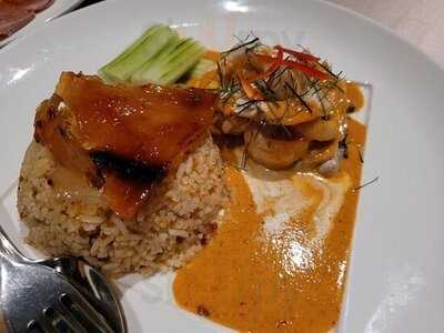 รายา เรสเตอรองท์ แอนด์ ไวน์ บีสโทร