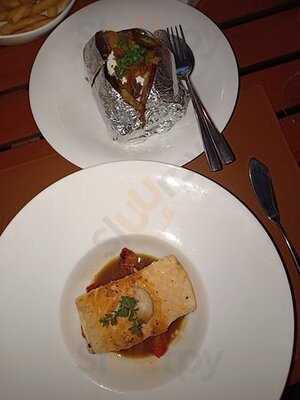 รายา เรสเตอรองท์ แอนด์ ไวน์ บีสโทร