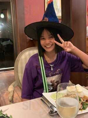 รายา เรสเตอรองท์ แอนด์ ไวน์ บีสโทร