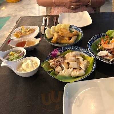 ร้าน ครัว คุณแม่ ส้มตำ กระเพราถาด