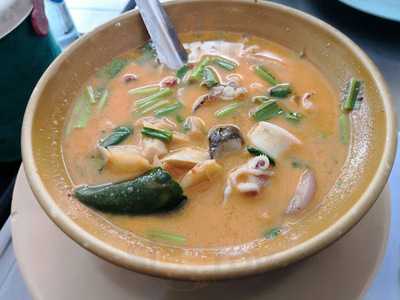 ร้านอาหาร เจ๊น้อยกระโทก