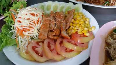 ร้านอาหาร เจ๊น้อยกระโทก