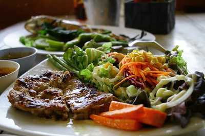 ร้านอาหาร ปลาเผาสลัดได