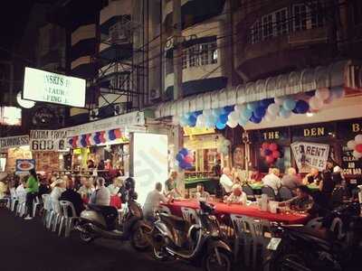 Lewinskis Golf Bar And Restaurant