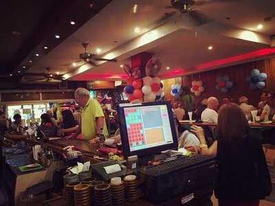 Lewinskis Golf Bar And Restaurant