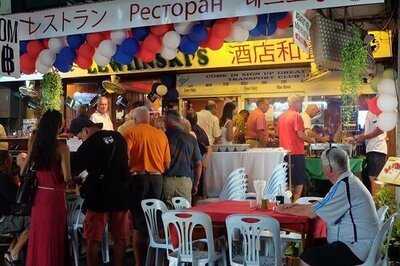 Lewinskis Golf Bar And Restaurant