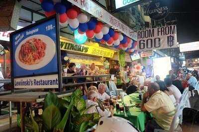 Lewinskis Golf Bar And Restaurant