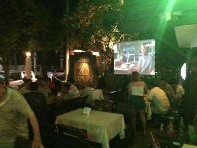 ดอกไม้กาแฟผับแอนด์เรสเตอรองท์