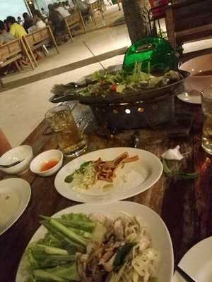 ร้านอาหาร สโมสรเรือใบ