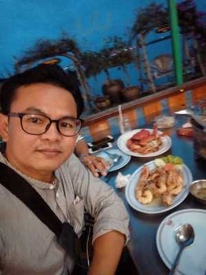 ร้านอาหาร สายธาร