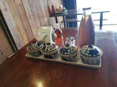 ร้านอาหาร เป็ดย่างเม้งกี่