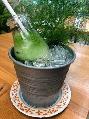 ทรี เทลส์ คาเฟ่