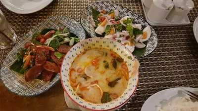 รอยัล กริลล์ รูม & ไวน์ เซลล่าร์ 