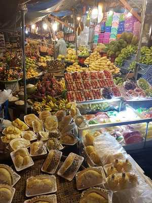 รอยัล กริลล์ รูม & ไวน์ เซลล่าร์ 