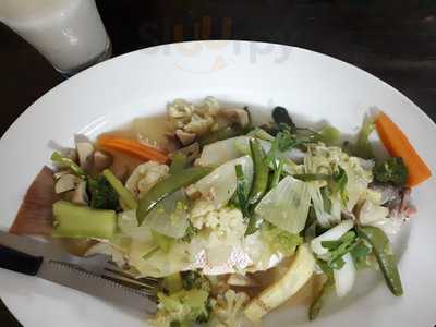 รอยัล กริลล์ รูม & ไวน์ เซลล่าร์ 