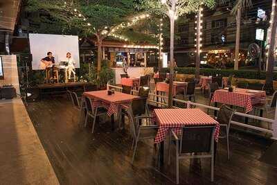 Dicey Reilly's Bar & Restaurant